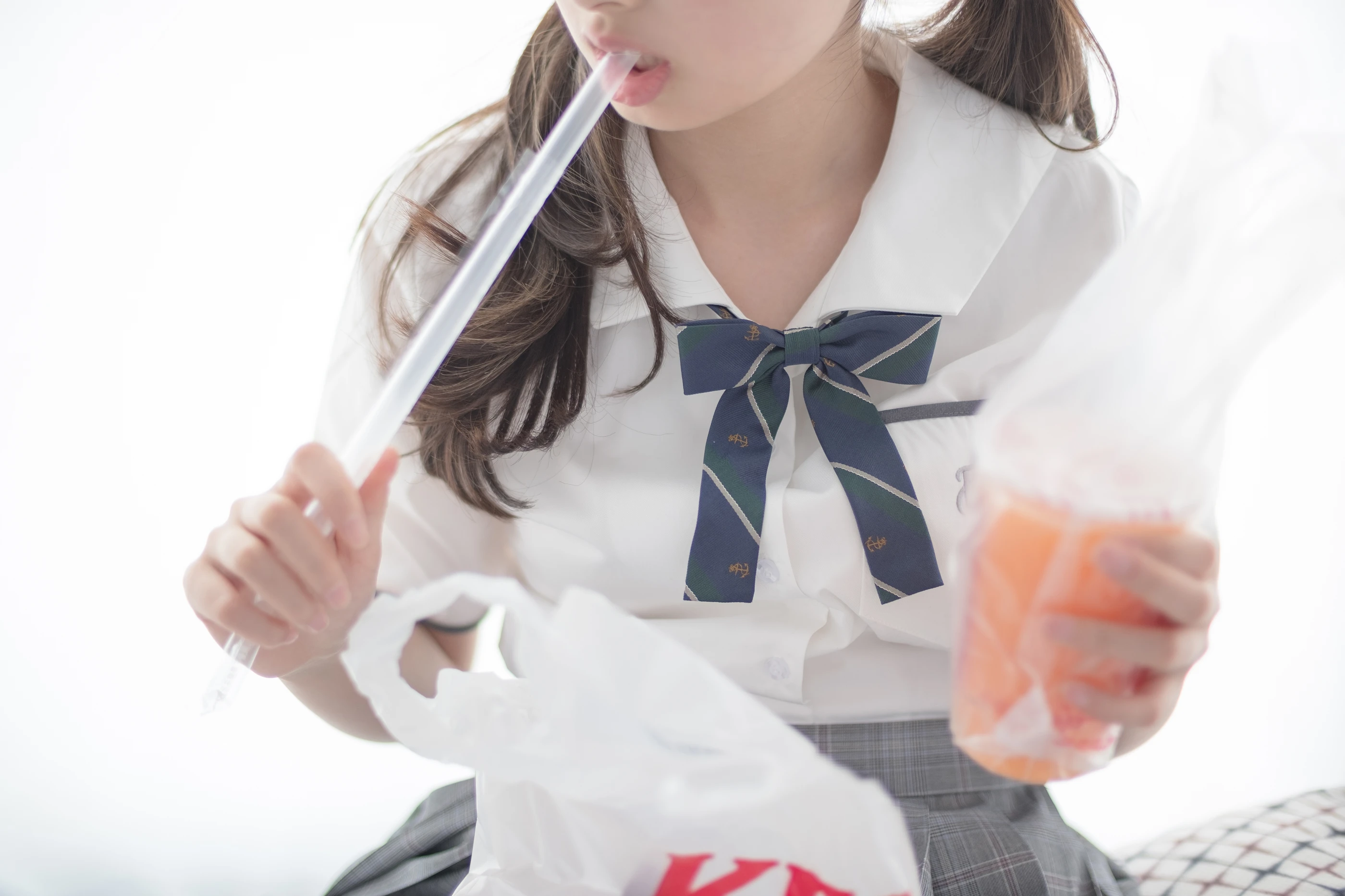 森萝财团 [R15-009] 床上JK白丝 [84P]插图3
